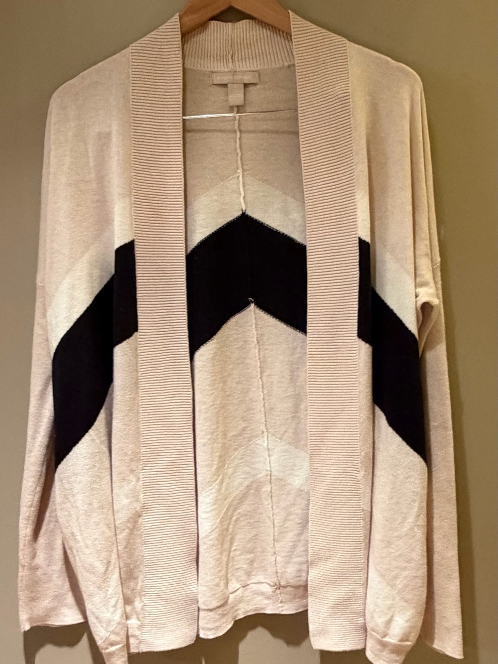 Banana Republic Cream and Black Open-Front Chevron Cardigan Large